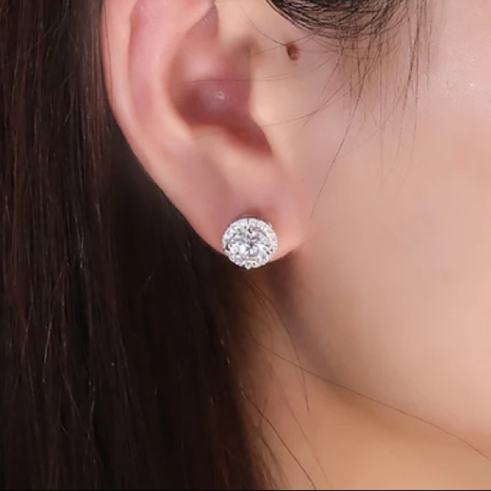 NWOT round classic earrings - Picture 4 of 6